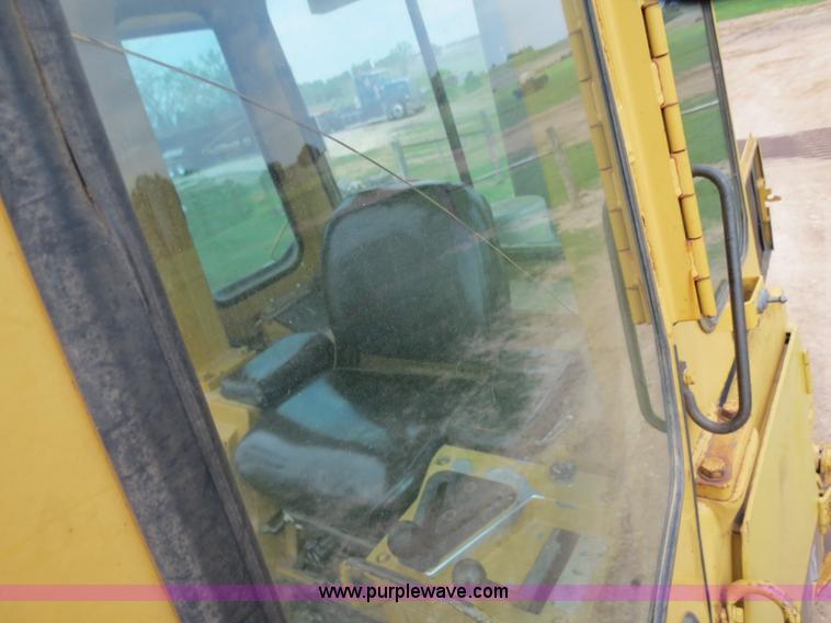 image for item B2277 1982 Caterpillar 953 track loader