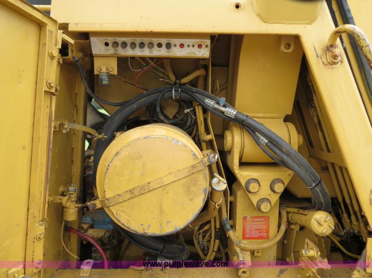 image for item B2277 1982 Caterpillar 953 track loader