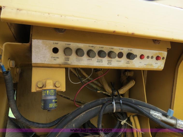 image for item B2277 1982 Caterpillar 953 track loader