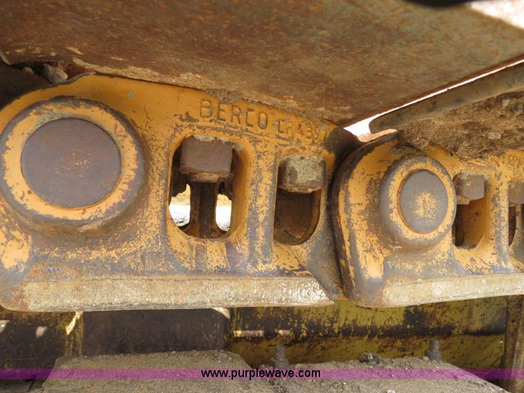 image for item B2277 1982 Caterpillar 953 track loader