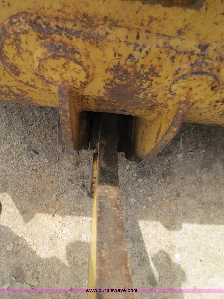 image for item B2277 1982 Caterpillar 953 track loader