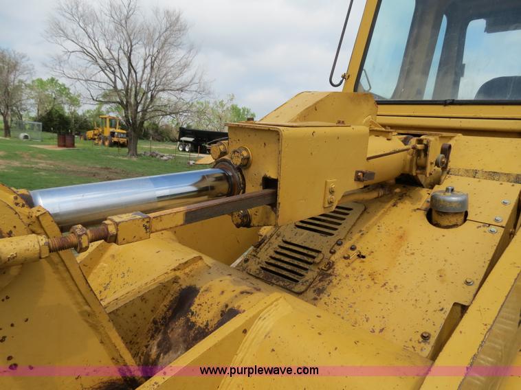 image for item B2277 1982 Caterpillar 953 track loader