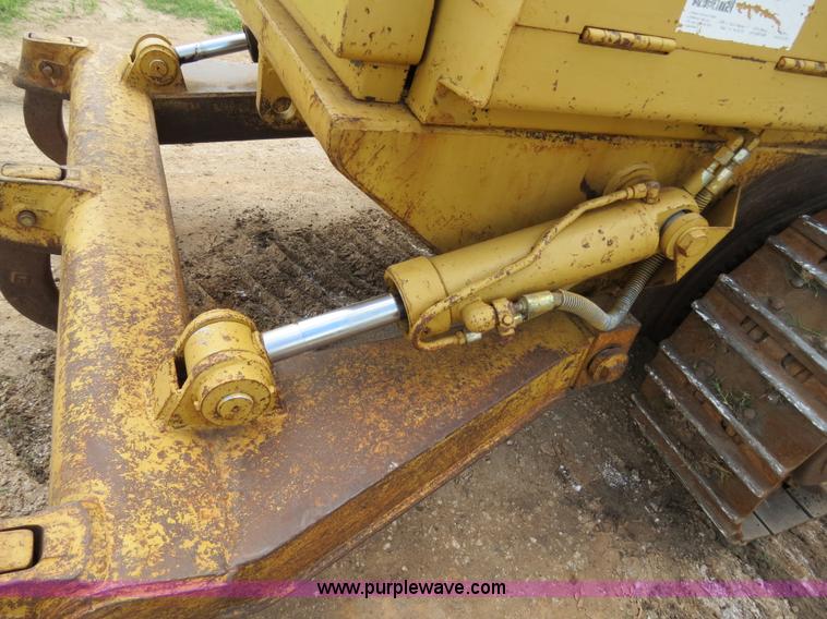 image for item B2277 1982 Caterpillar 953 track loader