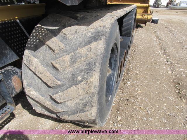 image for item B2666 1989 Caterpillar Challenger 65 tractor