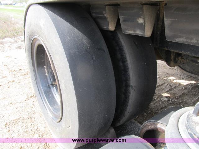 image for item B2666 1989 Caterpillar Challenger 65 tractor