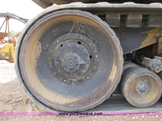 image for item B2666 1989 Caterpillar Challenger 65 tractor