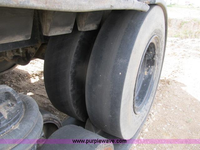 image for item B2666 1989 Caterpillar Challenger 65 tractor