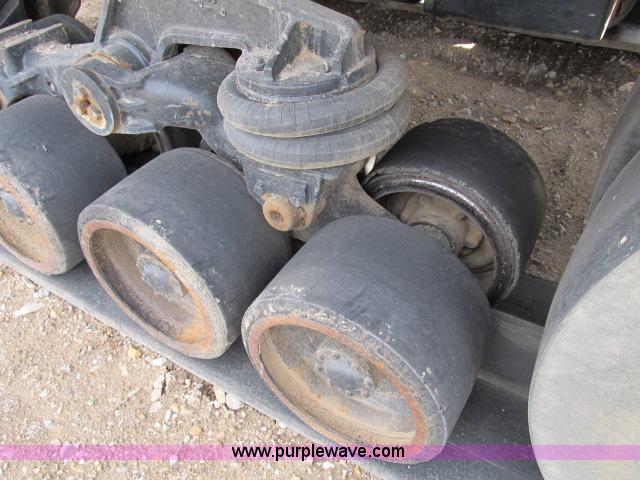 image for item B2666 1989 Caterpillar Challenger 65 tractor