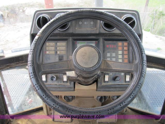 image for item B2666 1989 Caterpillar Challenger 65 tractor