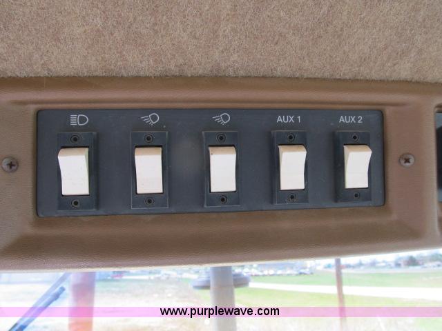 image for item B2666 1989 Caterpillar Challenger 65 tractor