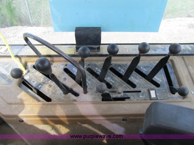 image for item B2666 1989 Caterpillar Challenger 65 tractor