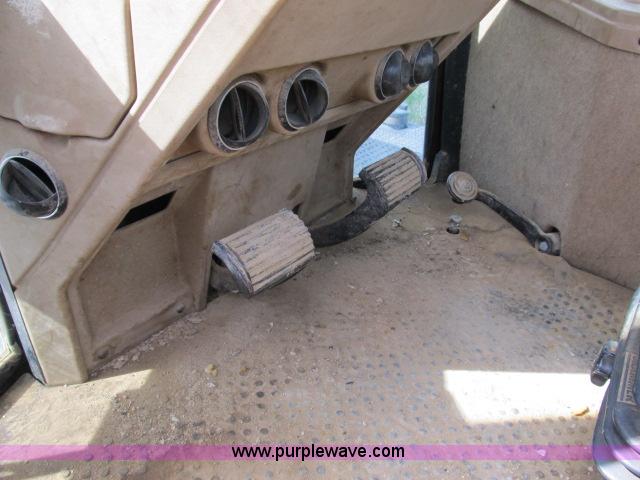 image for item B2666 1989 Caterpillar Challenger 65 tractor