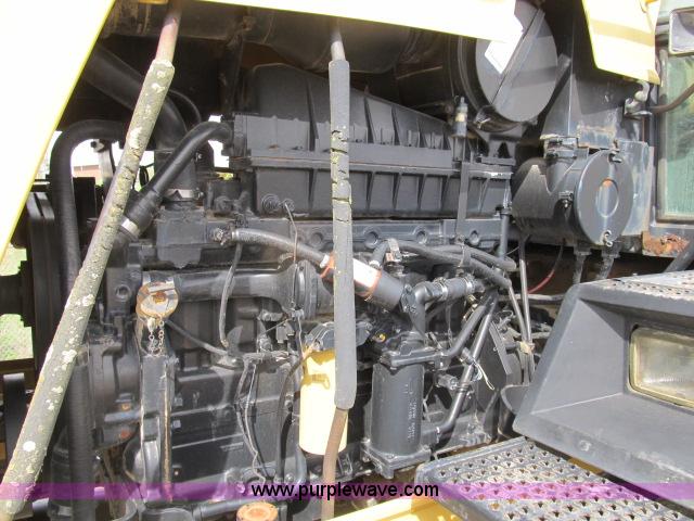 image for item B2666 1989 Caterpillar Challenger 65 tractor