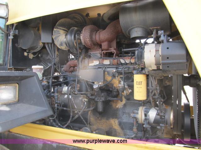 image for item B2666 1989 Caterpillar Challenger 65 tractor