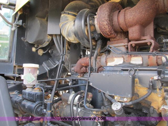 image for item B2666 1989 Caterpillar Challenger 65 tractor