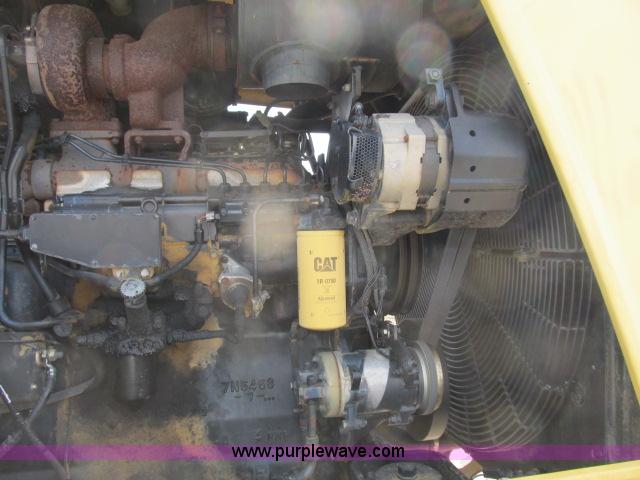 image for item B2666 1989 Caterpillar Challenger 65 tractor