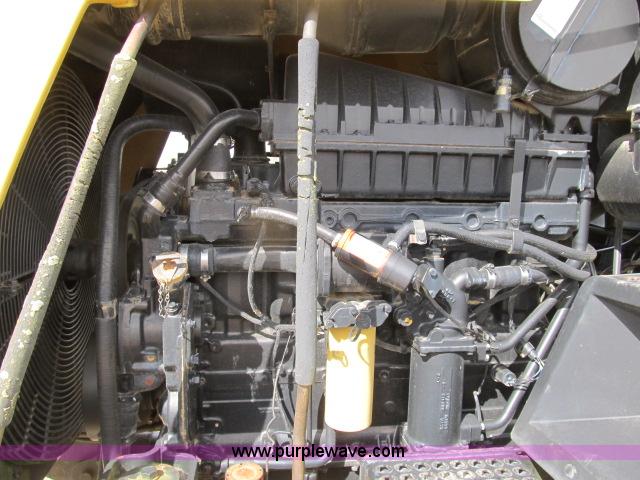 image for item B2666 1989 Caterpillar Challenger 65 tractor