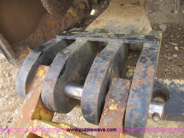 image for item B2666 1989 Caterpillar Challenger 65 tractor