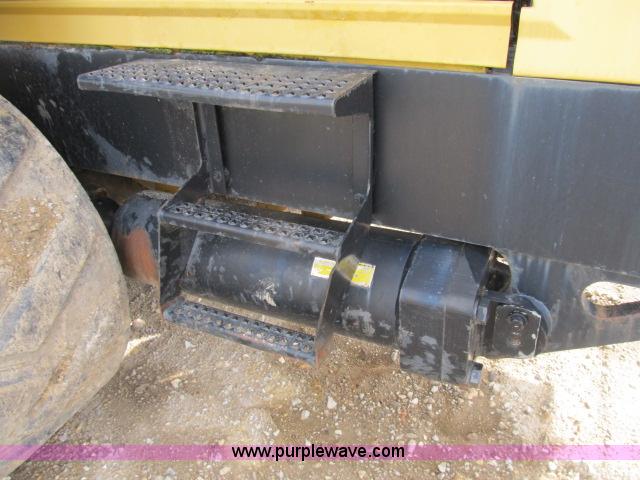 image for item B2666 1989 Caterpillar Challenger 65 tractor