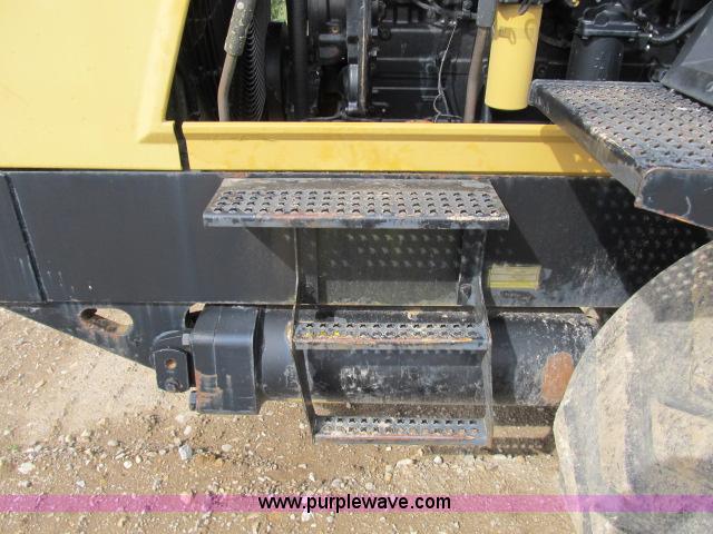 image for item B2666 1989 Caterpillar Challenger 65 tractor