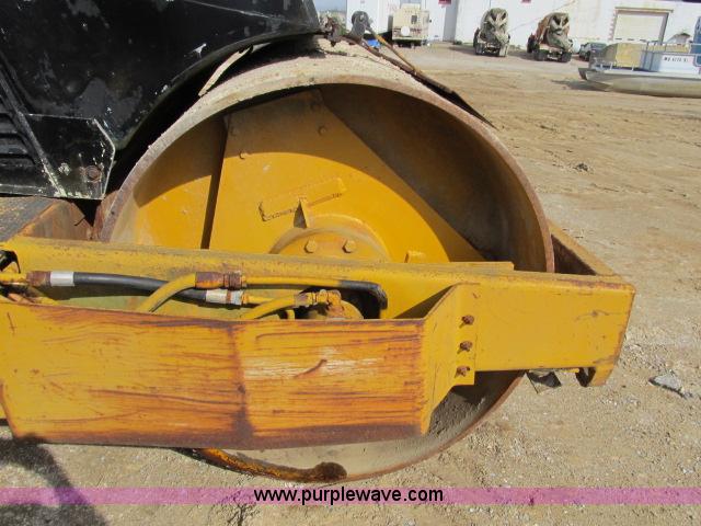 image for item B2668 Hyster C627B double drum vibratory roller