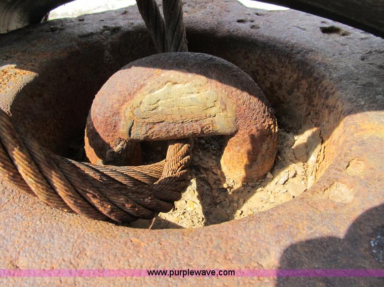 image for item B2675 2,000 lb breaker ball