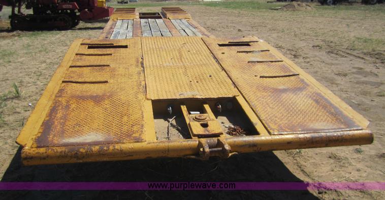 image for item B3161 1962 Hyster 35 ton neck folding trailer