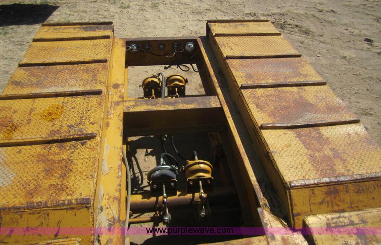 image for item B3161 1962 Hyster 35 ton neck folding trailer