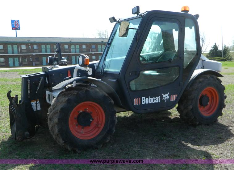 image for item B3599 Bobcat V518 Versa Handler telehandler