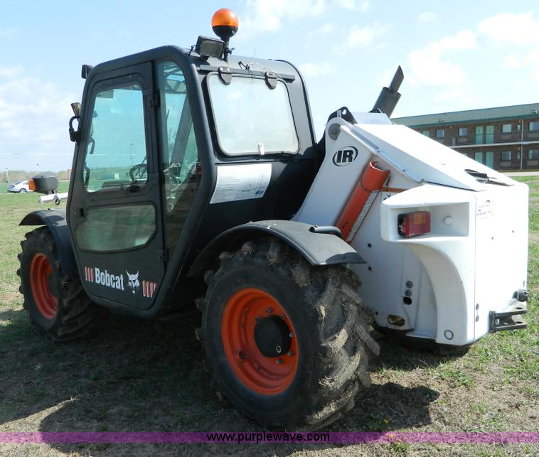 image for item B3599 Bobcat V518 Versa Handler telehandler