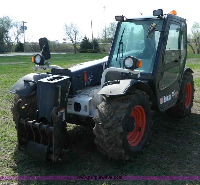 image for item B3599 Bobcat V518 Versa Handler telehandler