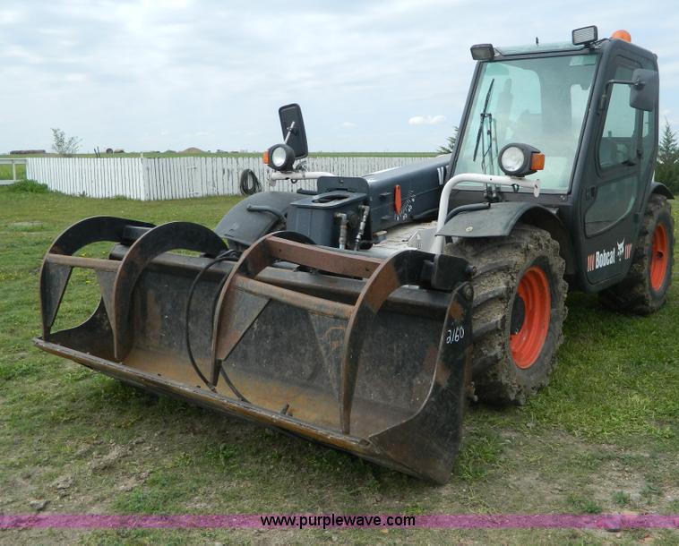 image for item B3599 Bobcat V518 Versa Handler telehandler