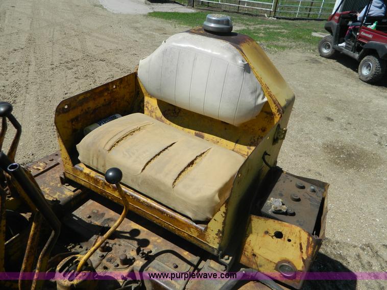 image for item B3619 Caterpillar D4 track loader