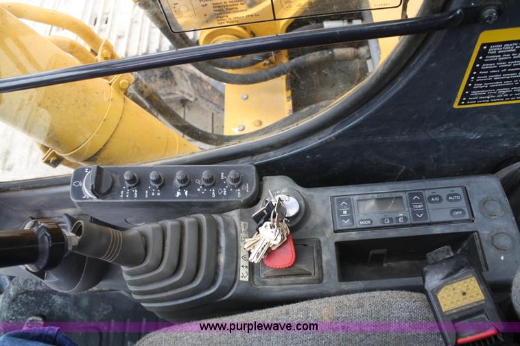 image for item B6504 2003 John Deere 330C LC excavator