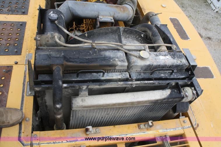 image for item B6504 2003 John Deere 330C LC excavator