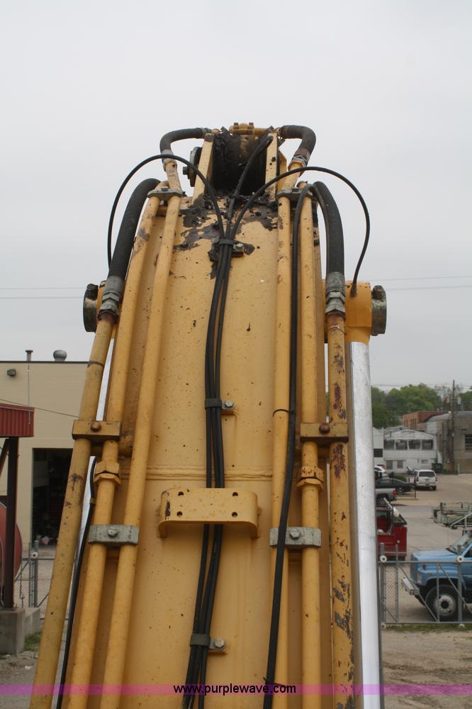 image for item B6504 2003 John Deere 330C LC excavator