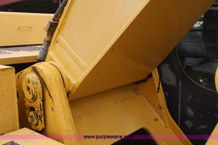 image for item B6504 2003 John Deere 330C LC excavator