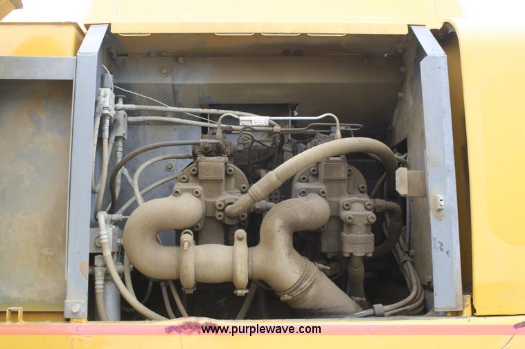 image for item B6504 2003 John Deere 330C LC excavator