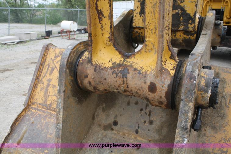 image for item B6504 2003 John Deere 330C LC excavator