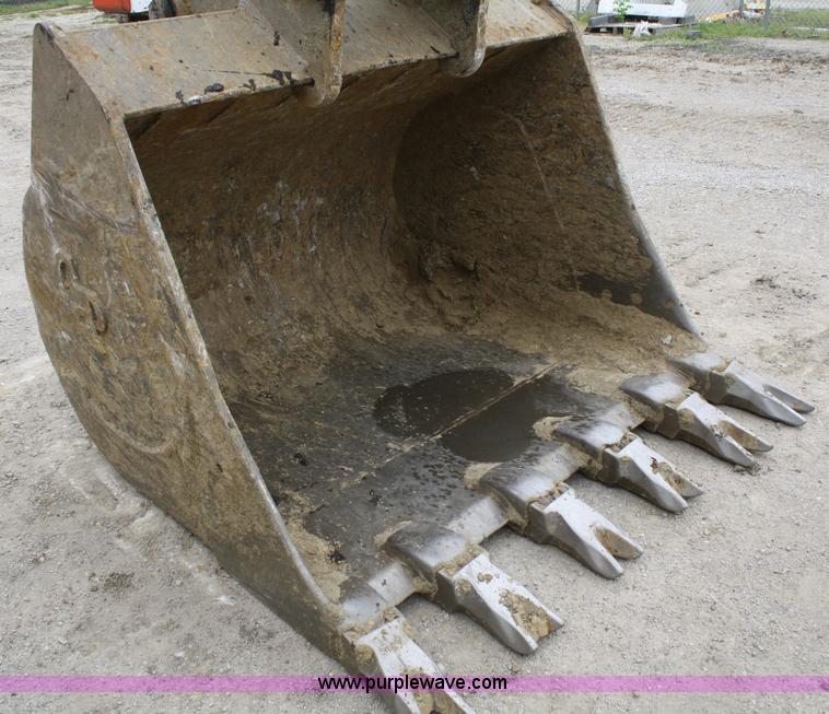 image for item B6504 2003 John Deere 330C LC excavator