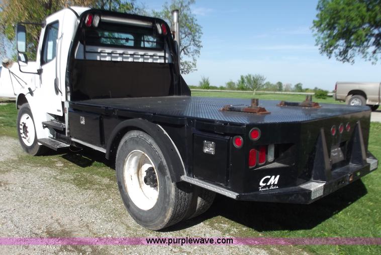 image for item B9194 2006 Freightliner M2 106 flatbed truck