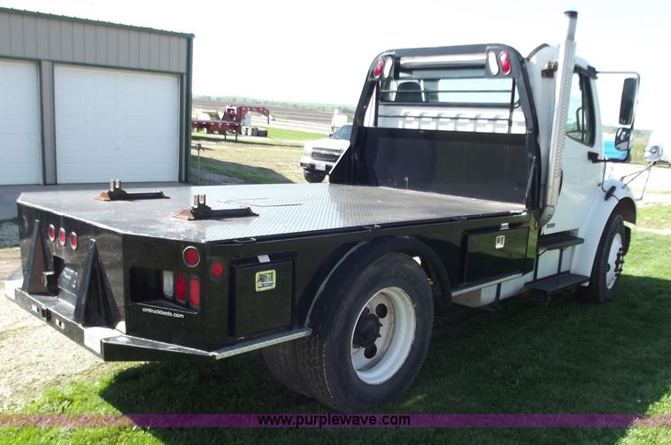 image for item B9194 2006 Freightliner M2 106 flatbed truck