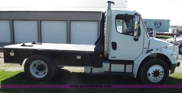 image for item B9194 2006 Freightliner M2 106 flatbed truck