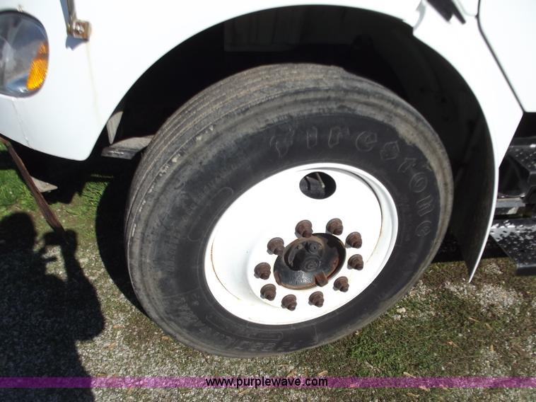 image for item B9194 2006 Freightliner M2 106 flatbed truck