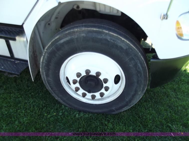 image for item B9194 2006 Freightliner M2 106 flatbed truck