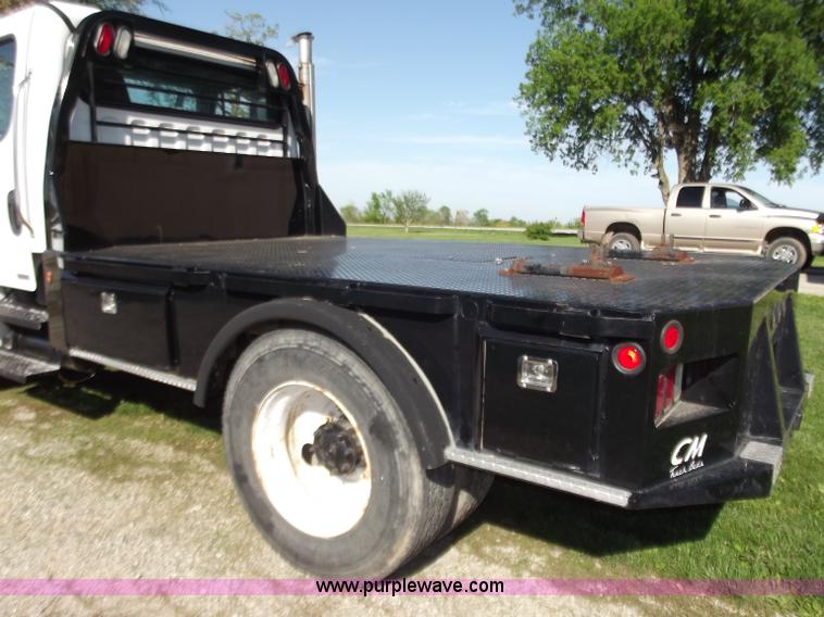 image for item B9194 2006 Freightliner M2 106 flatbed truck