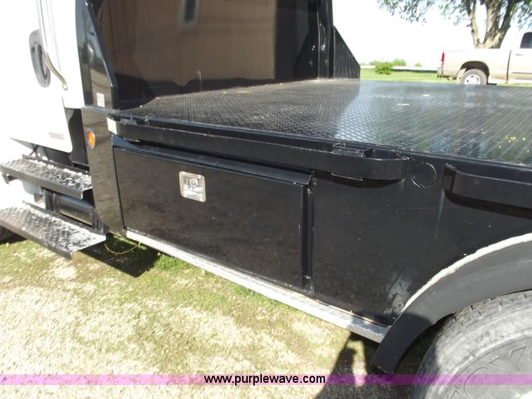 image for item B9194 2006 Freightliner M2 106 flatbed truck