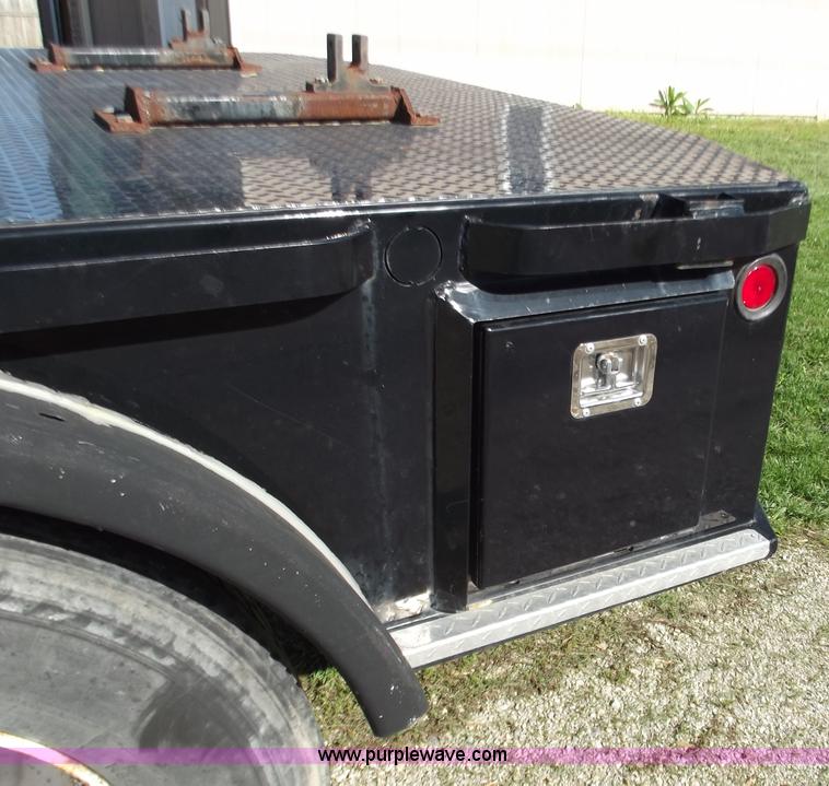 image for item B9194 2006 Freightliner M2 106 flatbed truck