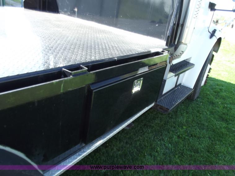 image for item B9194 2006 Freightliner M2 106 flatbed truck