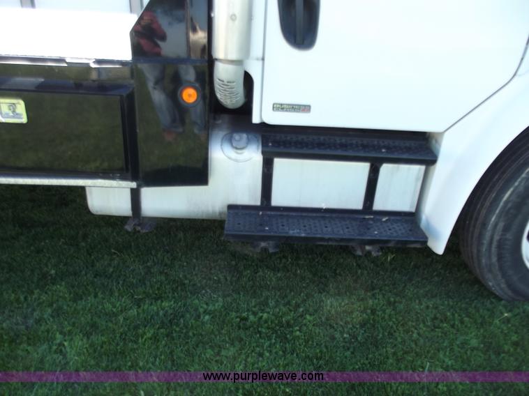 image for item B9194 2006 Freightliner M2 106 flatbed truck